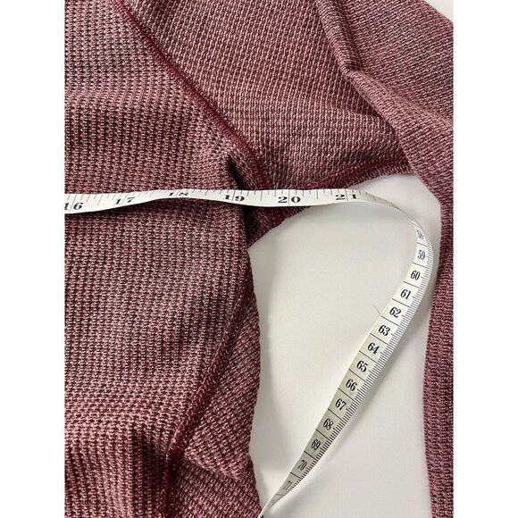 Kuhl Womens Waffle Scarf Neck Shirt Maroon Thermal Sz Medium Thumb Holes - Picture 3 of 6